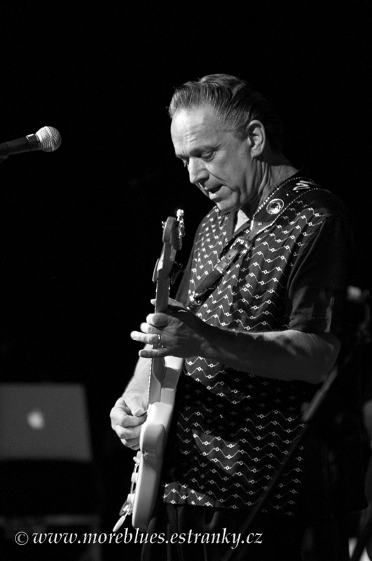 JIMMIE VAUGHAN_10.jpg