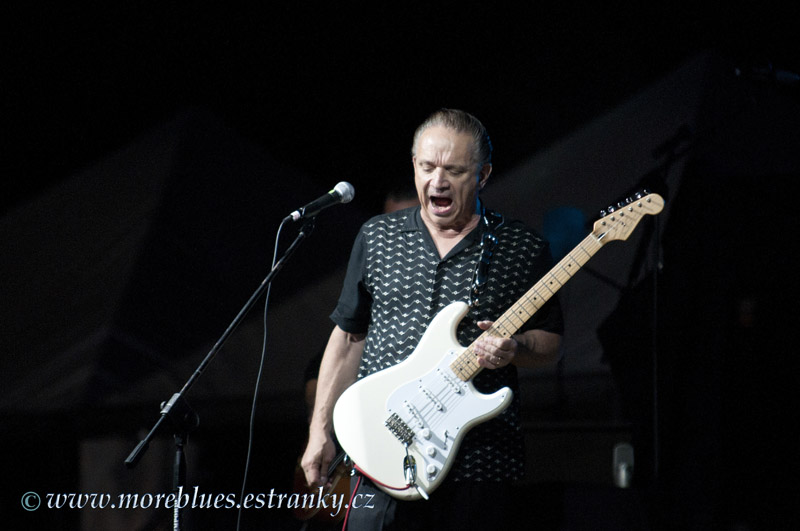 JIMMIE VAUGHAN_16.jpg