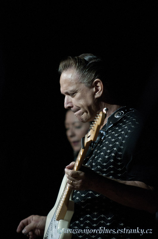 JIMMIE VAUGHAN_25.jpg