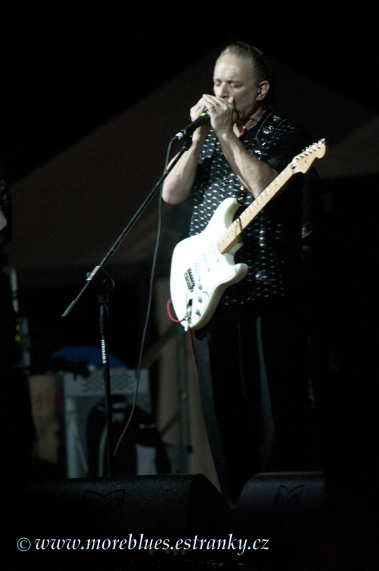 JIMMIE VAUGHAN_28.jpg