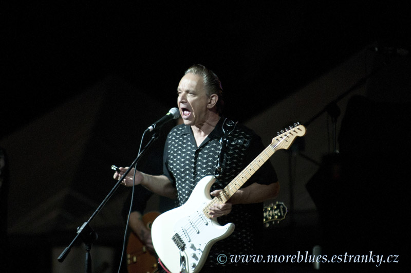 JIMMIE VAUGHAN_29.jpg