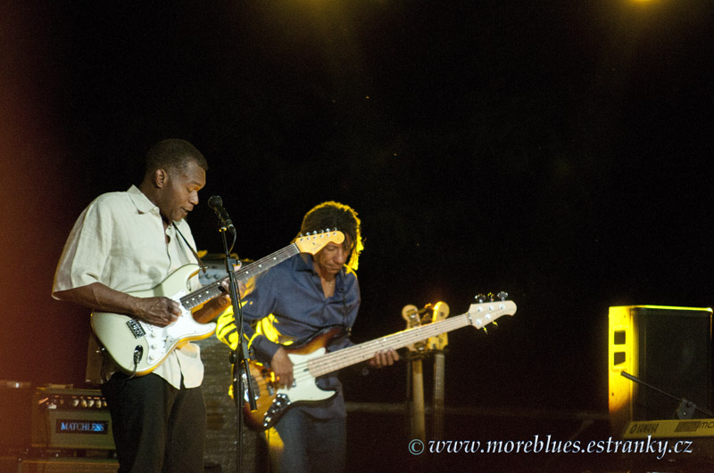 ROBERT CRAY BAND_01.jpg