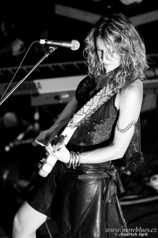 Ana Popovic_40