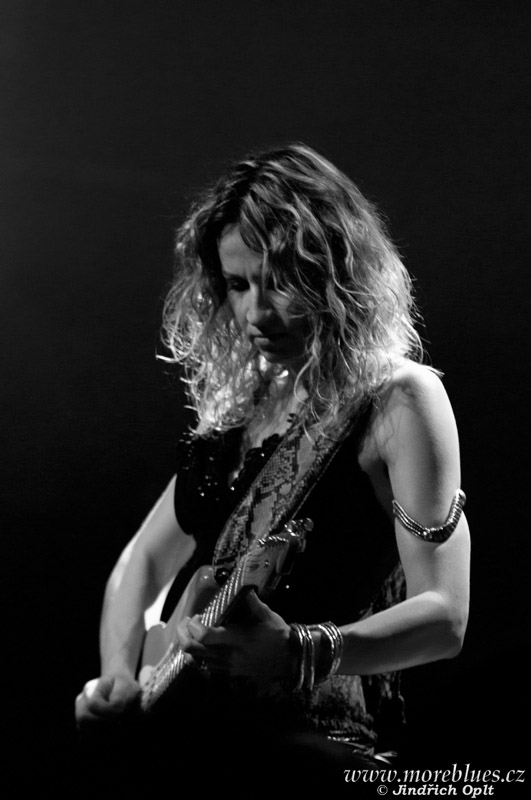 Ana Popovic_48