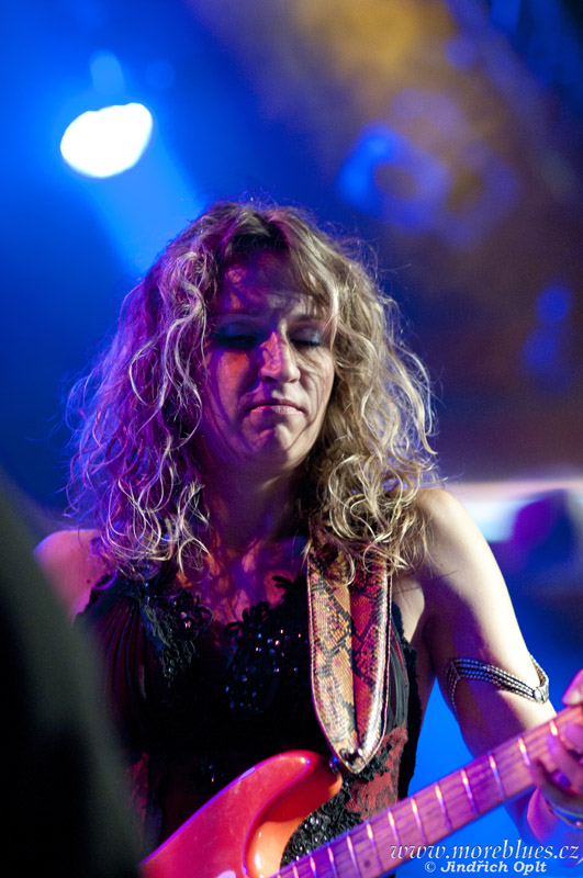 Ana Popovic_50