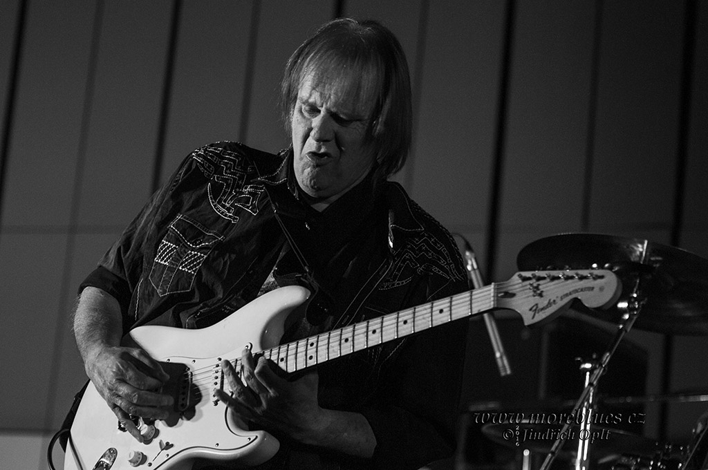 WALTER TROUT_028_