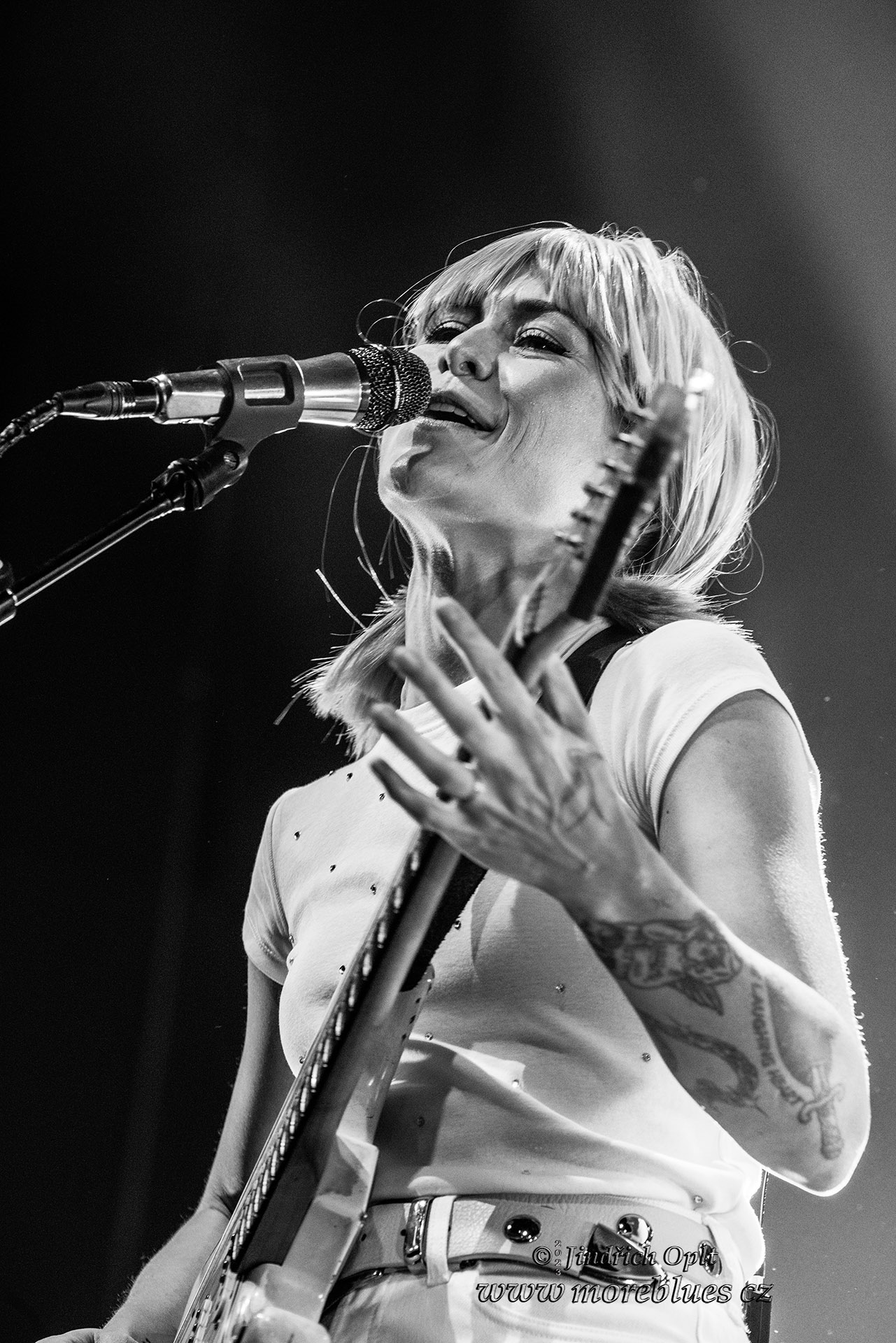 LARKIN POE_059