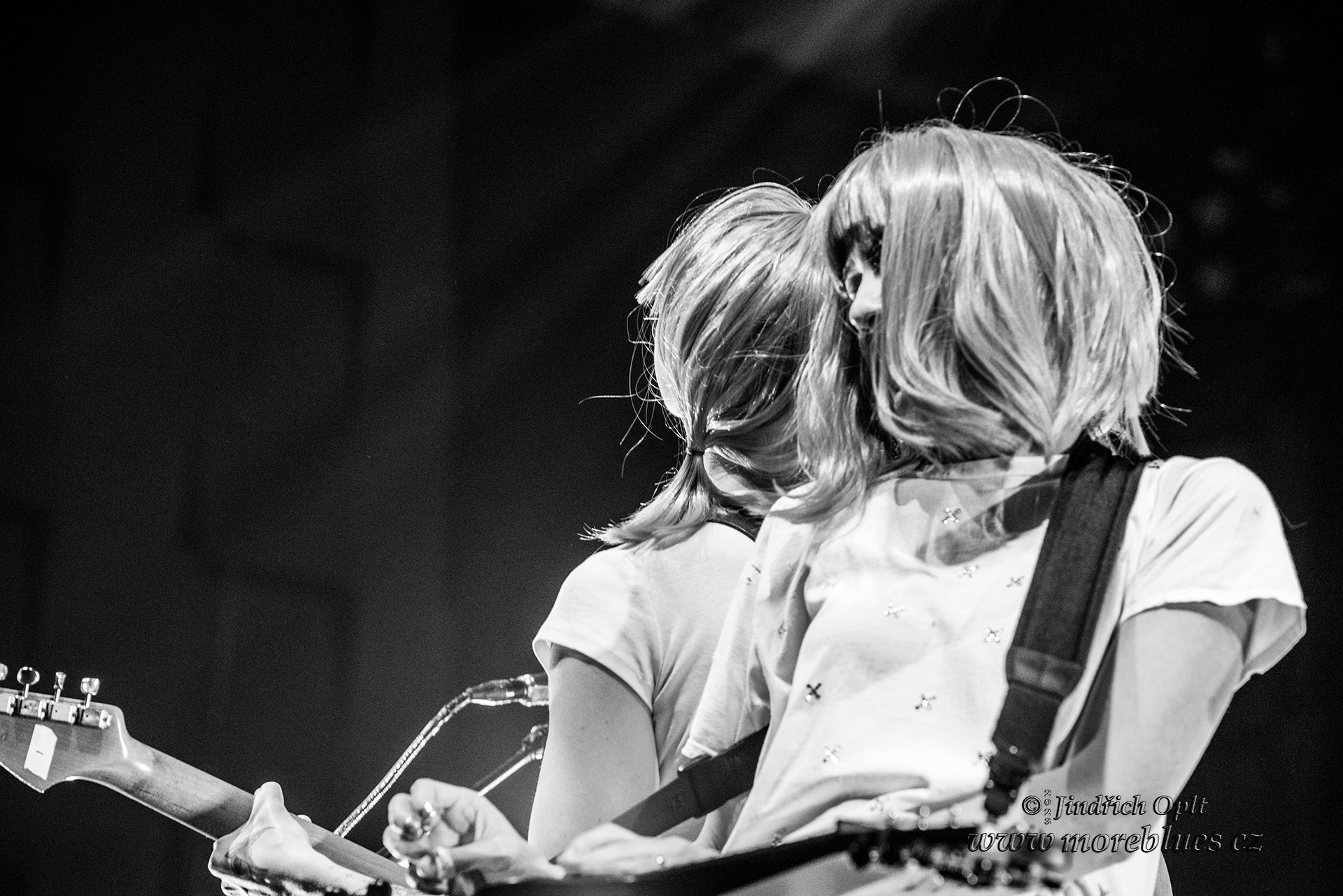 LARKIN POE_078