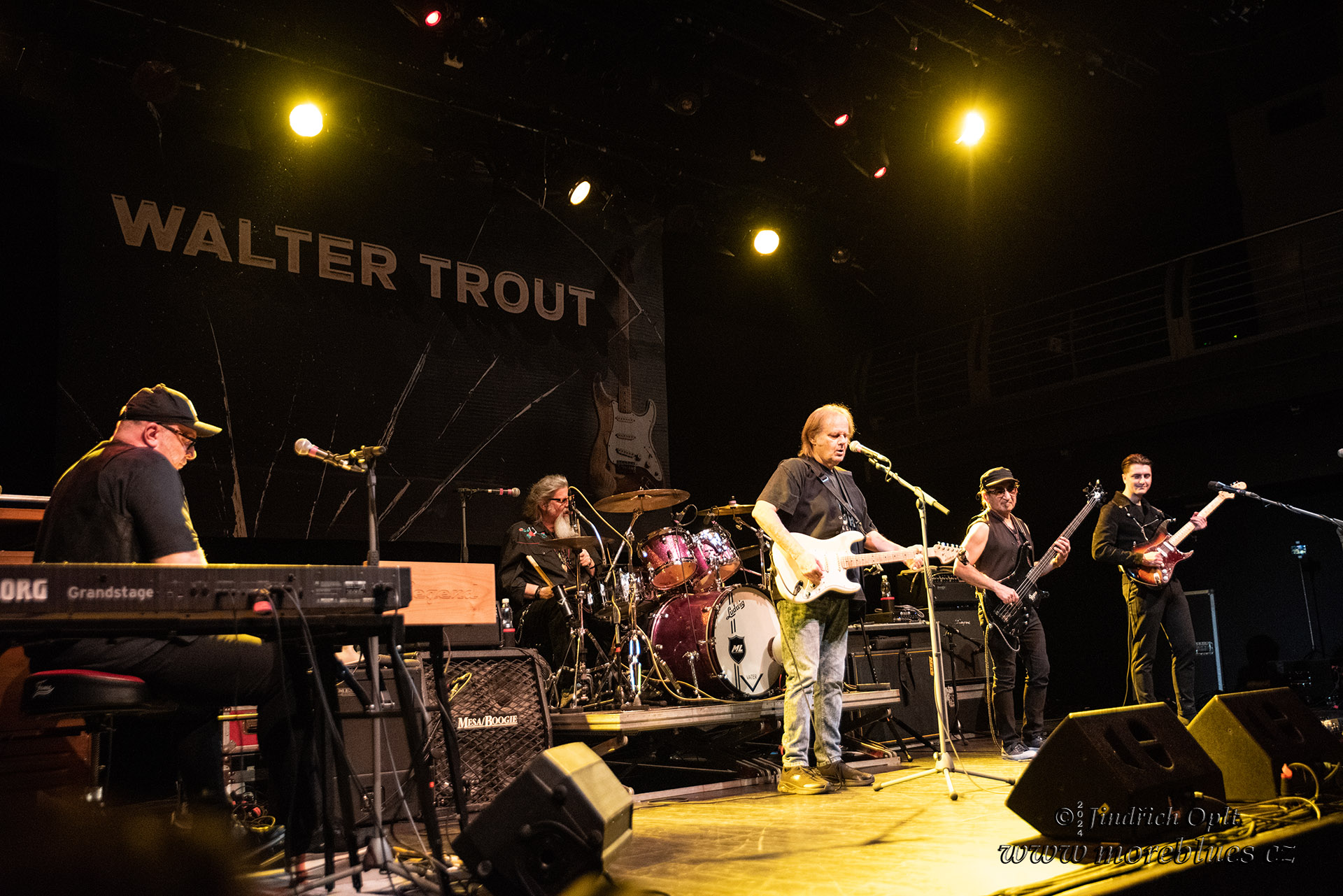 WALTER TROUT_087