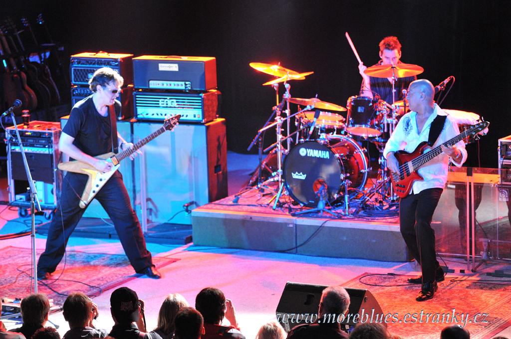 JOE BONAMASSA & HIS BAND_44.jpg