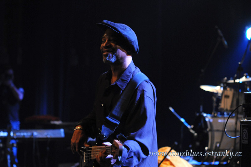 LURRIE BELL AND HIS CHICAGO BLUES BAND_34.jpg