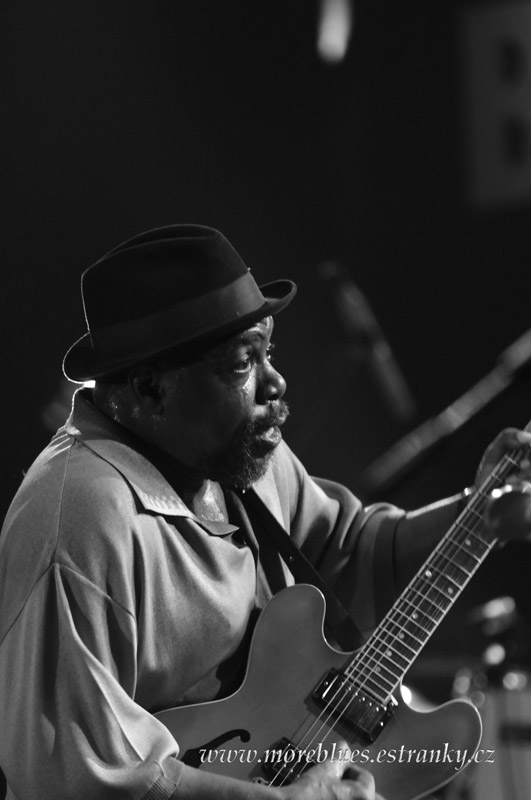 LURRIE BELL AND HIS CHICAGO BLUES BAND_43.jpg