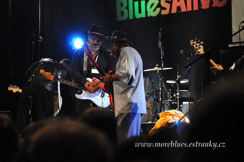 LURRIE BELL AND HIS CHICAGO BLUES BAND_55.jpg